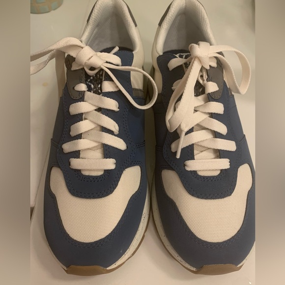 New UGG retrainers - Picture 1 of 5